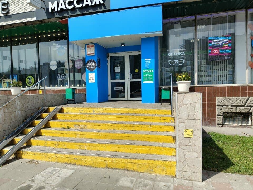 Вход в здание с улицы Народного Ополчения